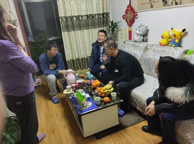 乐动在线官网-乐动在线（中国）
产业开发板块深入开展员工家访活动(图2)