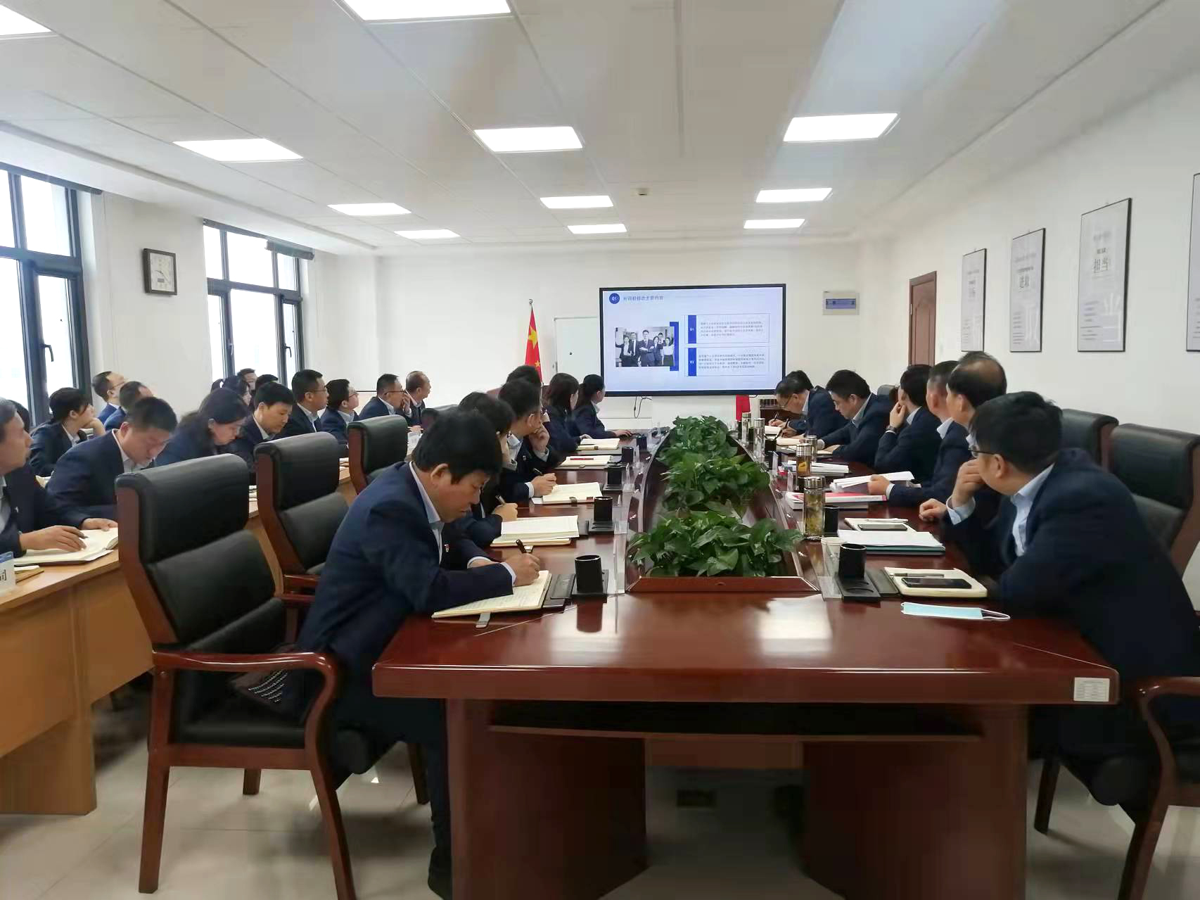 乐动在线官网-乐动在线(中国)
召开党委理论学习中心组集体学习会议(图2) 乐动在线官网-乐动在线(中国)
召开党委理论学习中心组集体学习会议(图2)