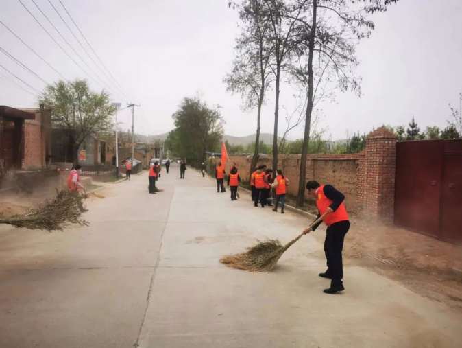 乐动在线官网-乐动在线（中国）
赴包抓共建村社开展卫生清扫志愿服务活动(图2)