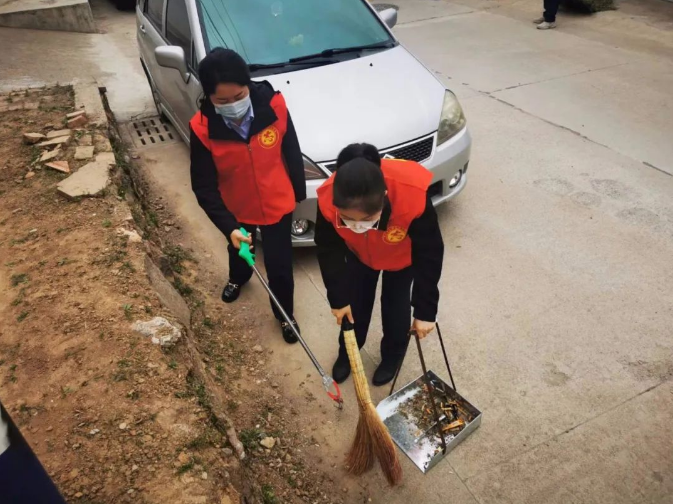 乐动在线官网-乐动在线（中国）
赴包抓共建村社开展卫生清扫志愿服务活动(图4)