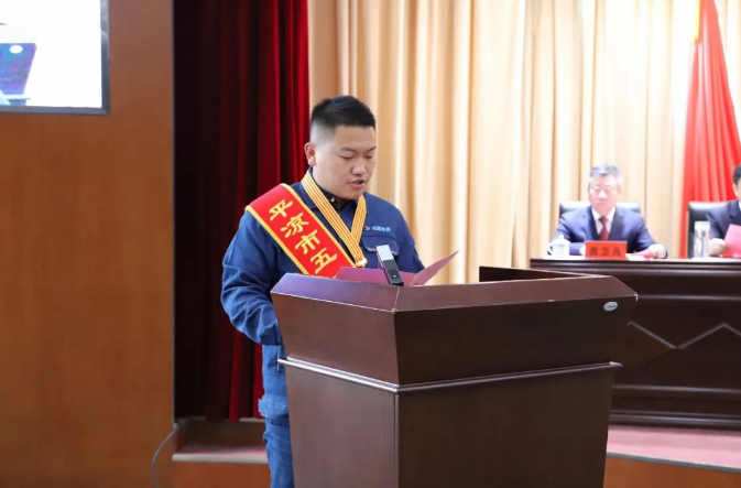 喜报!乐动在线官网-乐动在线(中国)
员工杨李荣获2022年平凉市五一劳动奖章(图2) 喜报!乐动在线官网-乐动在线(中国)
员工杨李荣获2022年平凉市五一劳动奖章(图2)
