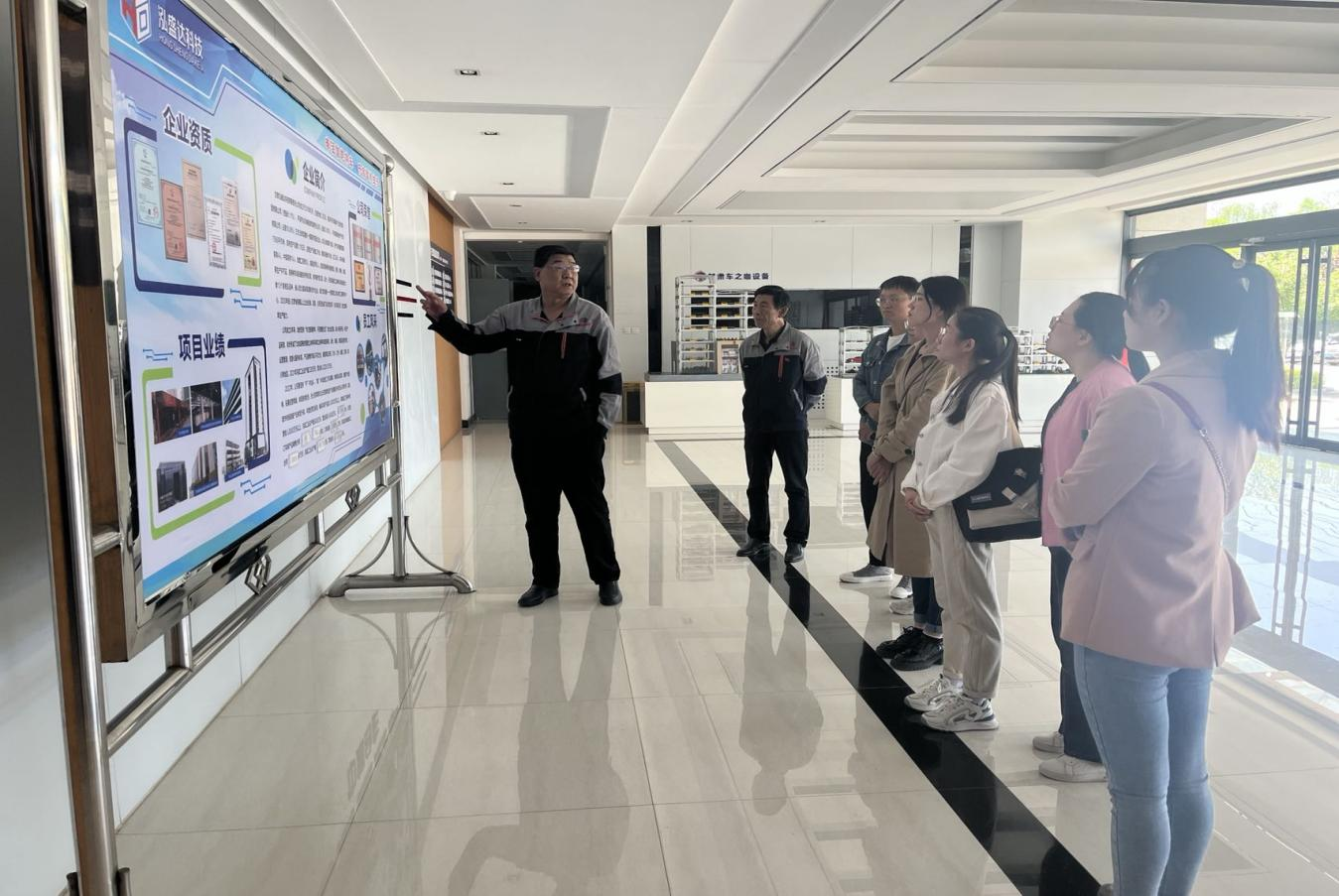 乐动在线官网-乐动在线（中国）
开展新员工入职培训(图3)