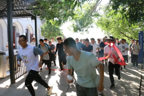 助力文旅市场 展示产投风采——乐动在线官网-乐动在线（中国）
组织开展员工登山比赛活动(图2)
