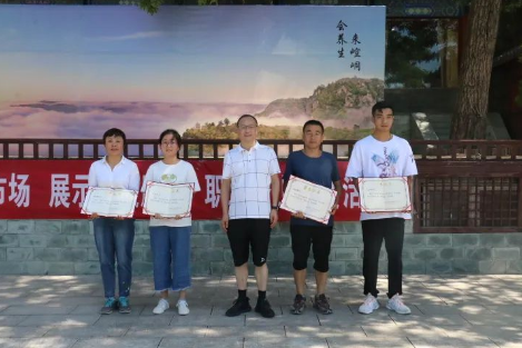 助力文旅市场 展示产投风采——乐动在线官网-乐动在线（中国）
组织开展员工登山比赛活动(图12)