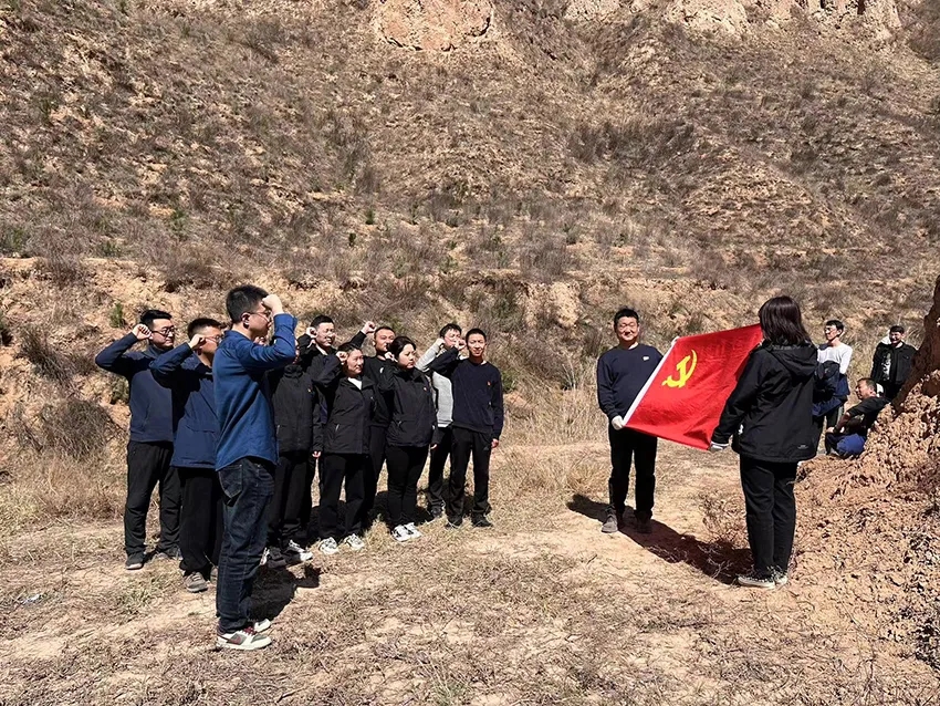 乐动在线官网-乐动在线（中国）
开展义务植树活动(图3)
